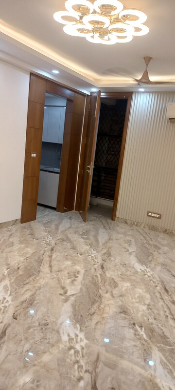 Furnished Amenities in 2 BHK Builder Floor at Arjun Nagar – for Sale
