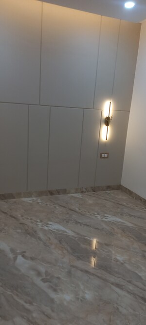 Furnished Amenities in 2 BHK Builder Floor at Arjun Nagar – for Sale