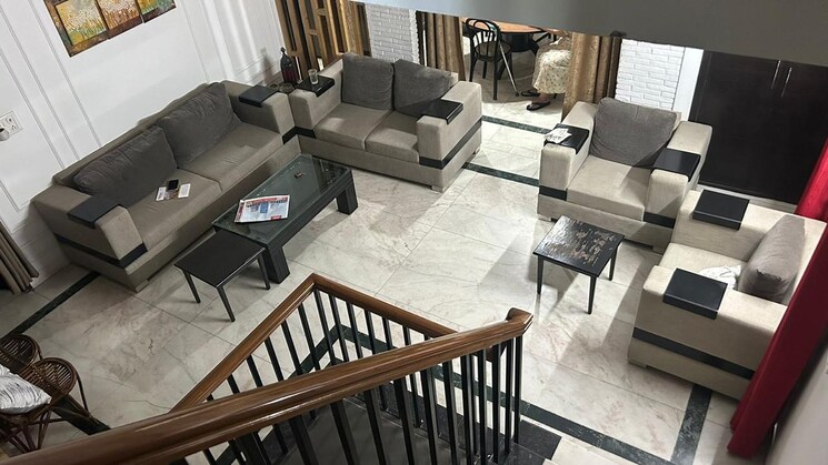 Team Area, sector 40 5 Bedroom 300 Sq.Mt. Independent House In Sector 40 Noida 9076699