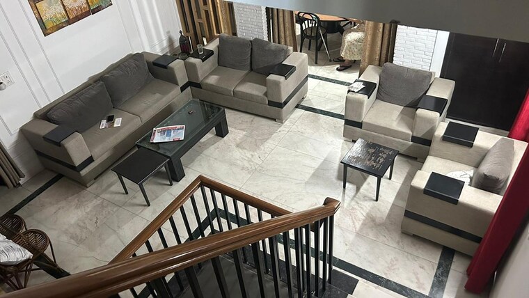 Team Area, sector 40 5 Bedroom 300 Sq.Mt. Independent House In Sector 40 Noida 9076699