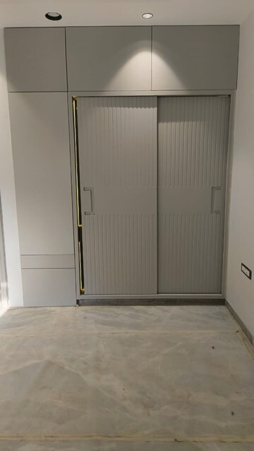 Room in 3 BHK Builder Floor at Janakpuri – for Rent