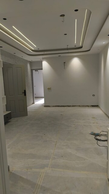 Room in 3 BHK Builder Floor at Janakpuri – for Rent