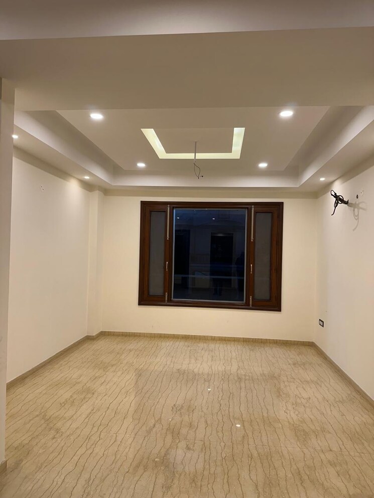 Room, sector 40 5 Bedroom 162 Sq.Mt. Independent House In Sector 40 Noida 9076706