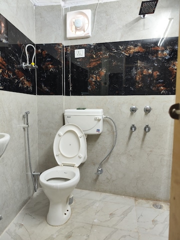 Team Area in 1 RK Apartment at RWA Qutab Enclave, Katwaria Sarai – for Rent