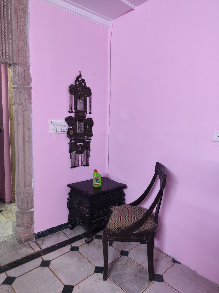 Gym, rwa-qutab-enclave 1 RK 450 Sq.Ft. Apartment In Katwaria Sarai Delhi 9076710