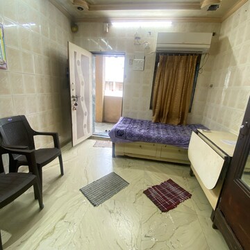 Bedroom in 1 RK Apartment at Sion East – for Rent