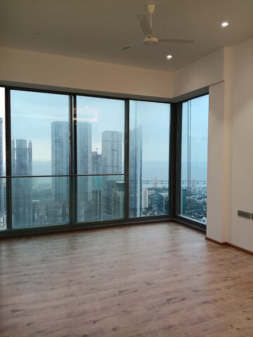 Room in 4 BHK Apartment at Rustomjee Crown, Prabhadevi – for Rent