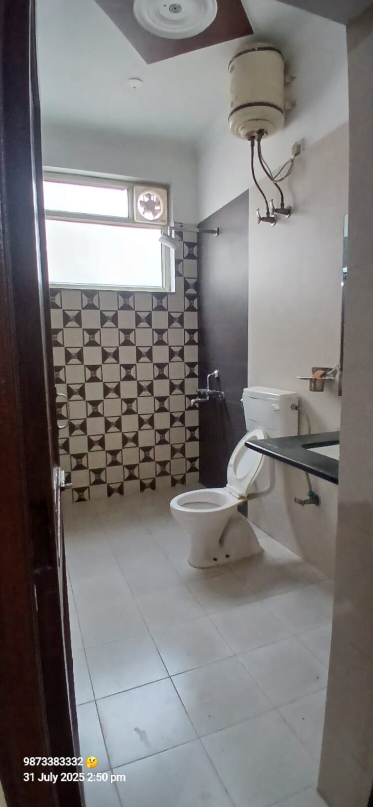 Bathroom, sector 46 2 Bedroom 1100 Sq.Ft. Builder Floor In Sector 46 Gurgaon 9076865