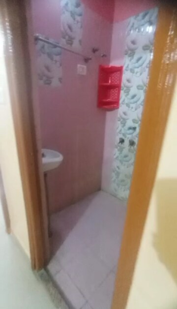 Furnished Amenities in 2 BHK Builder Floor at New Ashok Nagar – for Rent