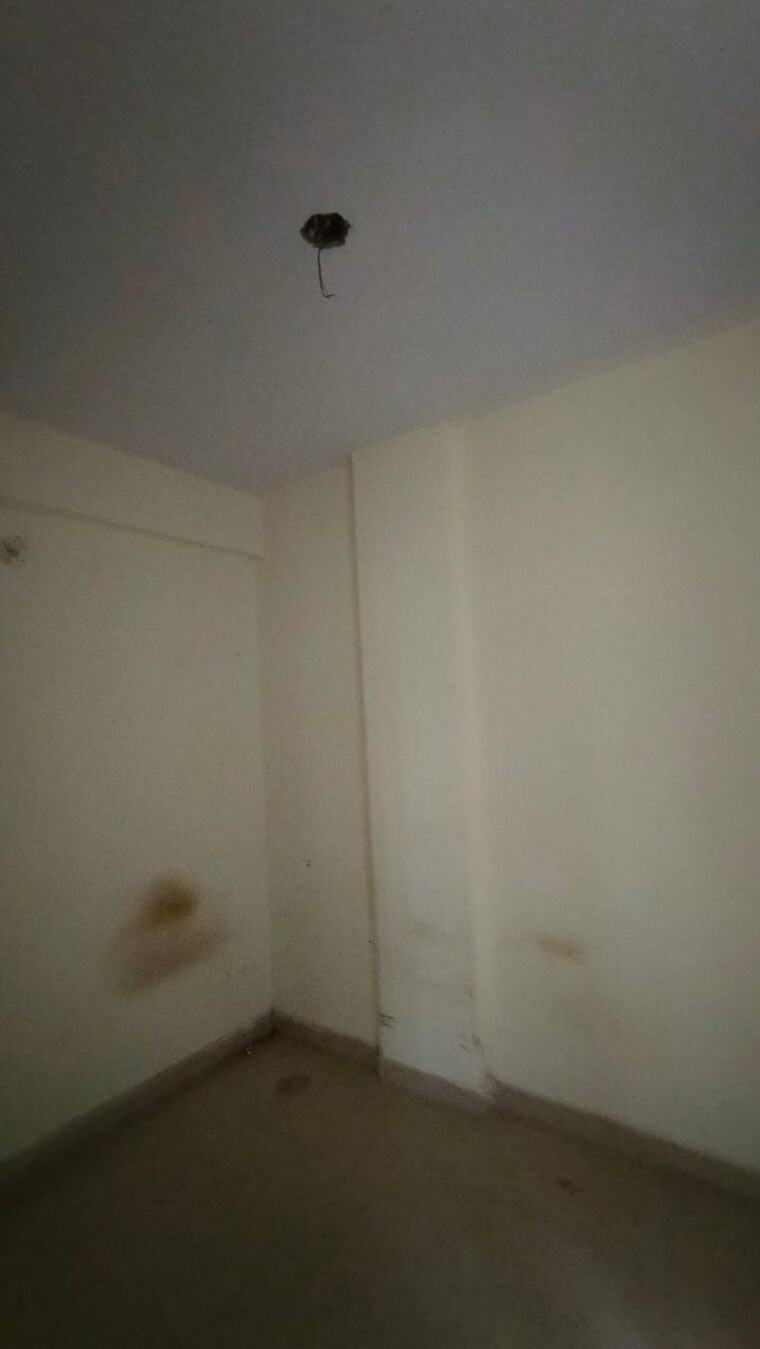 Room, sector 10 greater noida 1.5 Bedroom 30 Sq.Mt. Apartment In Sector 10 Greater Noida Greater Noida 9076919