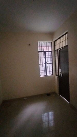 Room in 1.5 BHK Apartment at Sector 10 Greater Noida – for Sale