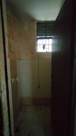 Bathroom in 1.5 BHK Apartment at Sector 10 Greater Noida – for Sale