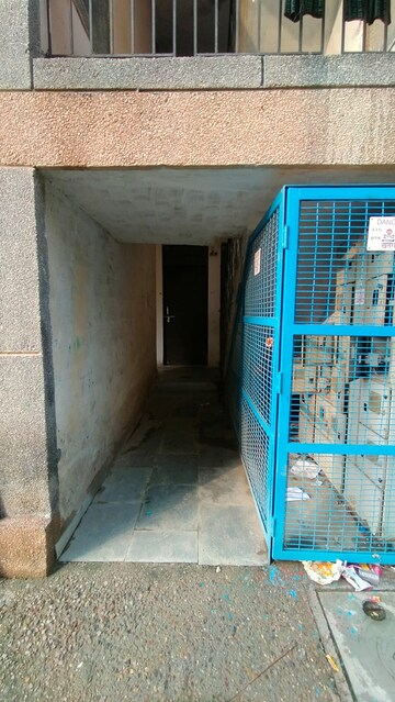 Swimming Pool in 1.5 BHK Apartment at Sector 10 Greater Noida – for Sale