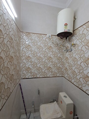 Bathroom in 2 BHK Builder Floor at Ramesh Nagar – for Rent