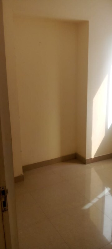 Room in 2 BHK Apartment at Milan Earth, Raj Nagar Extension – for Rent