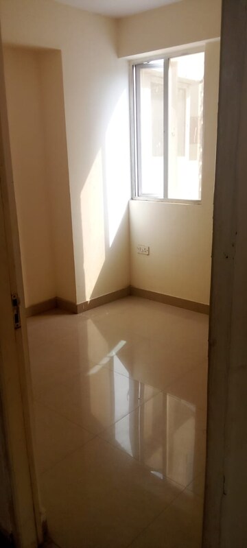 Room in 2 BHK Apartment at Milan Earth, Raj Nagar Extension – for Rent