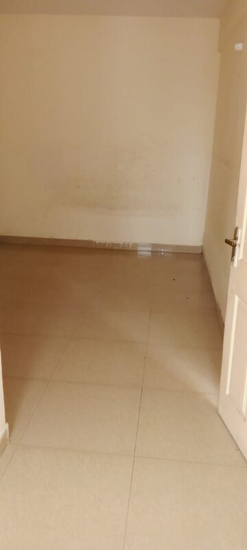Room in 2 BHK Apartment at Milan Earth, Raj Nagar Extension – for Rent