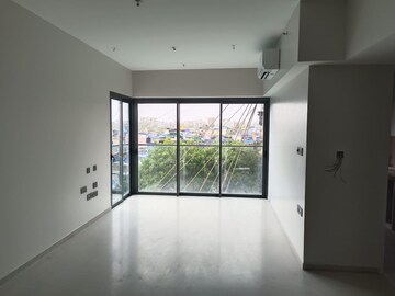 2 BHK Apartment For Rent in Rustomjee Paramount, Khar West