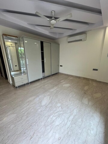 Room in 3 BHK Builder Floor at Rajouri Garden – for Rent