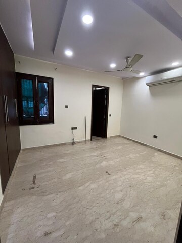 Room in 3 BHK Builder Floor at Rajouri Garden – for Rent