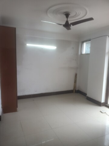 Room in 3 BHK Builder Floor at Vasant Kunj Enclave – for Rent