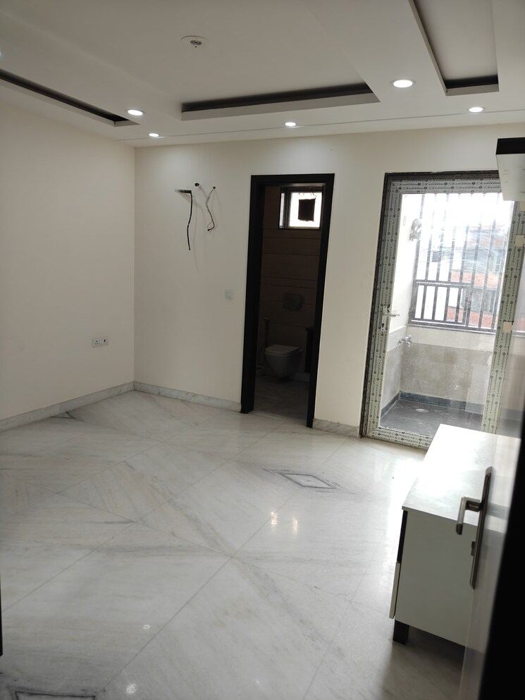 Room, rajouri garden 3 Bedroom 210 Sq.Yd. Builder Floor In Rajouri Garden Delhi 9076998