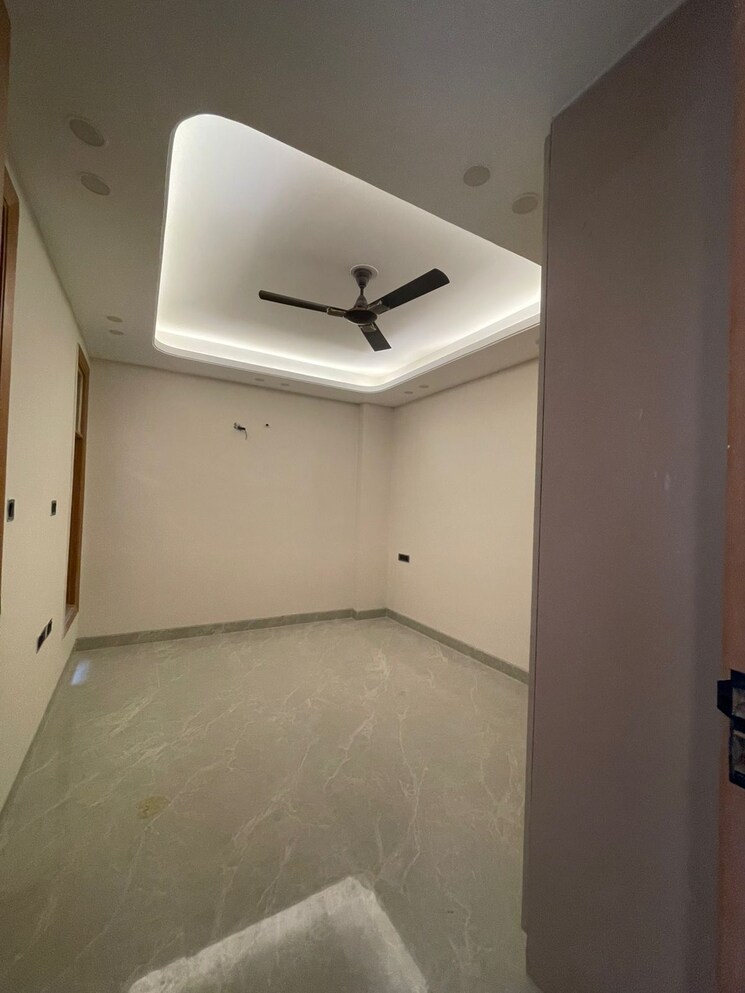 Room, freedom fighters enclave 4 Bedroom 1800 Sq.Ft. Builder Floor In Freedom Fighters Enclave Delhi 9077018