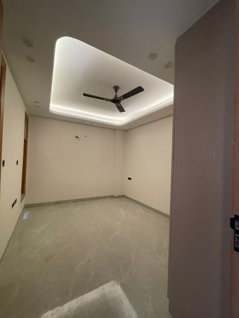 Room, freedom fighters enclave 4 Bedroom 1800 Sq.Ft. Builder Floor In Freedom Fighters Enclave Delhi 9077018