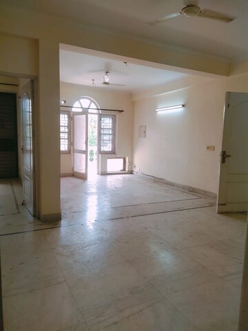 Room in 3 BHK Apartment at Orchid Island, Sector 51 – for Rent