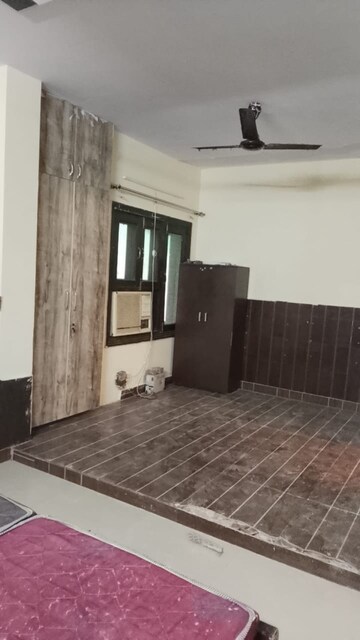 Room in 4 BHK Builder Floor at Rajouri Garden – for Rent