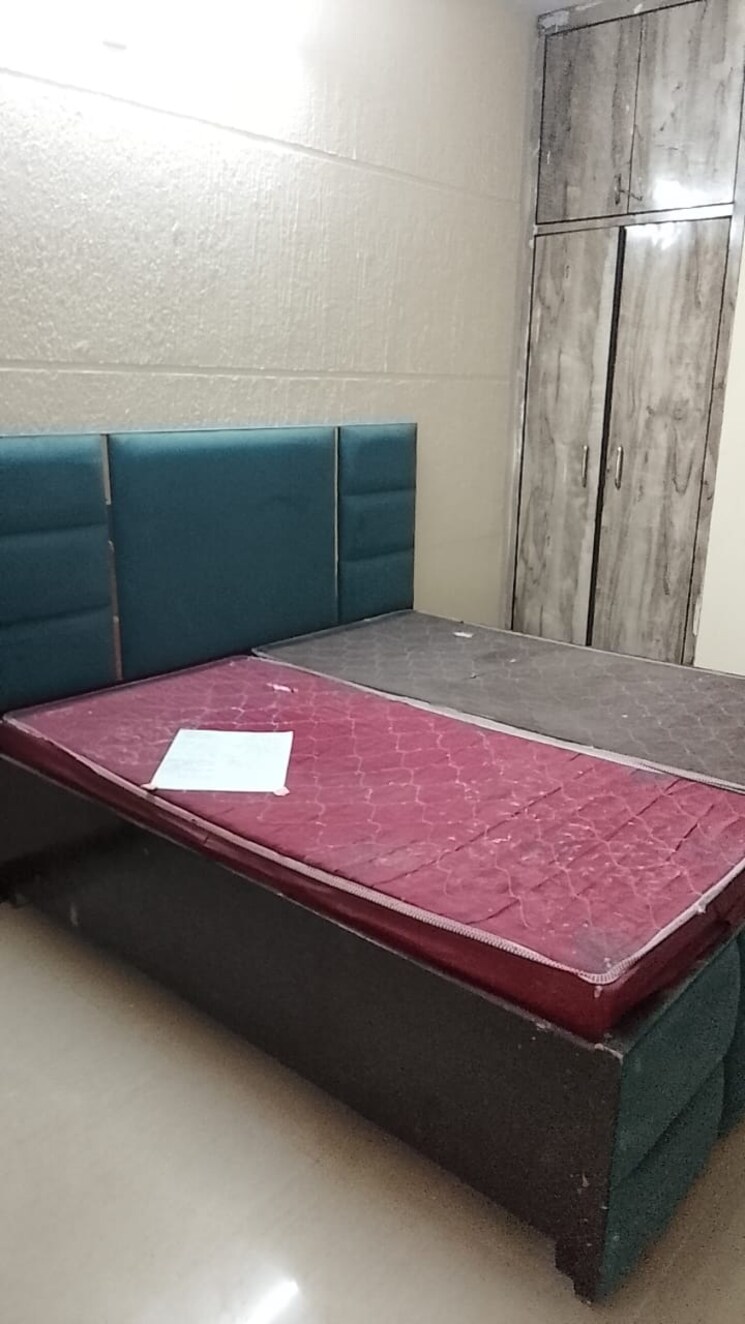 Bedroom, rajouri garden 4 Bedroom 250 Sq.Yd. Builder Floor In Rajouri Garden Delhi 9077025