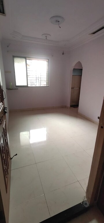 Room in 1 RK Apartment at Sankalp Raghu Anand CHS, Panch Pakhadi – for Rent