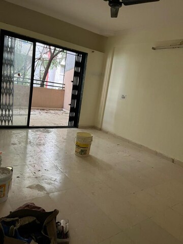 Room in 2 BHK Apartment at Venkatesh Hill View, Satara Road – for Rent