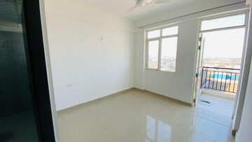 Room in 2 BHK Apartment at Suncity Avenue 76, Sector 76 – for Rent