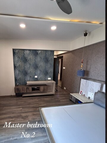 Furnished Amenities in 3 BHK Apartment at Hiranandani Meadows, Manpada – for Rent
