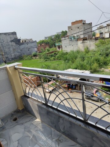 Balcony in 2 BHK Builder Floor at Dlf Ankur Vihar – for Sale