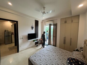 Bedroom in 1 BHK Builder Floor at Sector 43 – for Rent