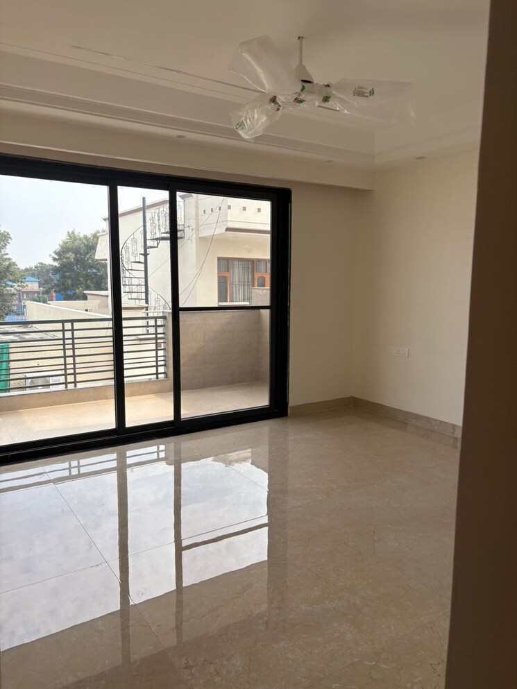 Room, sector 17 3 Bedroom 1750 Sq.Ft. Builder Floor In Sector 17 Panchkula 9077114