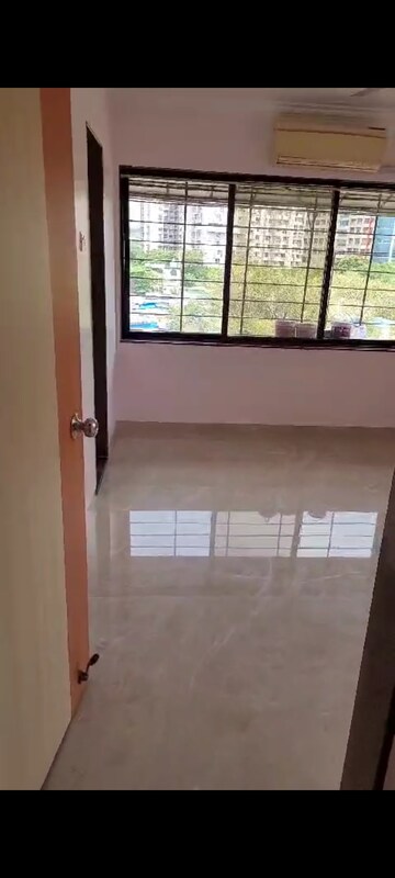 Room in 1 BHK Apartment at Everest Gardens CHS, Ghatkopar East – for Rent