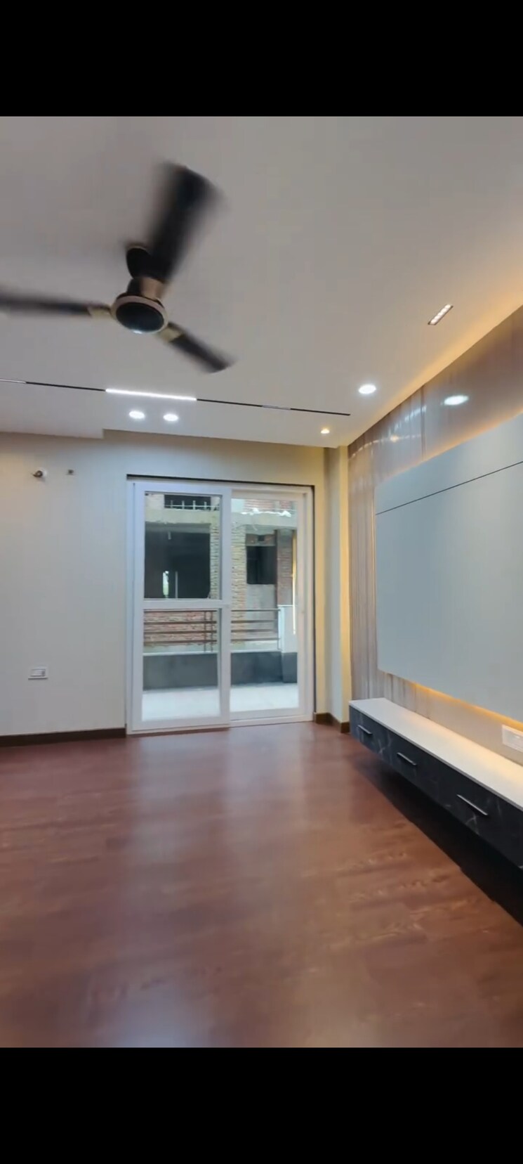 Room, tdi-the-retreat 4 Bedroom 360 Sq.Yd. Builder Floor In Sector 89 Faridabad 9077159