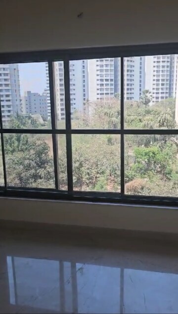 Room in 2 BHK Apartment at K Raheja Ascencio, Chandivali – for Rent