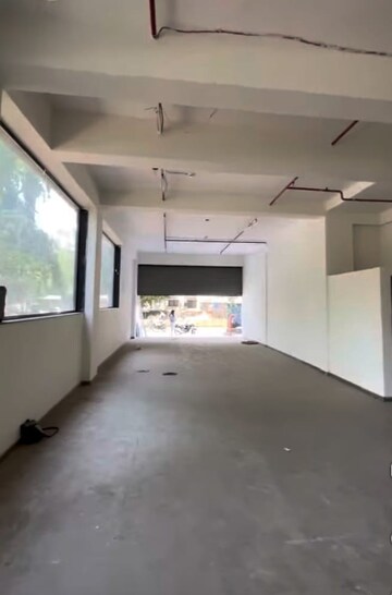 Room in  Showroom at Bandra West – for Rent