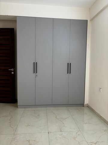 Room in 3.5 BHK Apartment at Smart World Gems, Sector 89 – for Rent