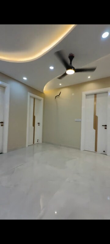 Room in 4 BHK Builder Floor at TDI The Retreat, Sector 89 – for Sale