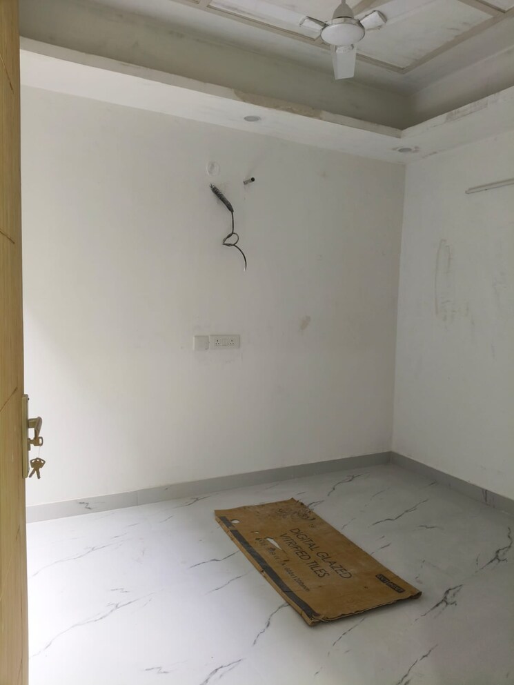 Room, neb sarai 3 Bedroom 1300 Sq.Ft. Builder Floor In Neb Sarai Delhi 9077290