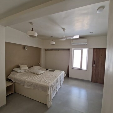 Bedroom in 6+ BHK Independent House at Lokhandwala Premium Towers, Lokhandwala Complex – for Sale