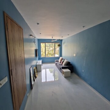 Living Room in 6+ BHK Independent House at Lokhandwala Premium Towers, Lokhandwala Complex – for Sale