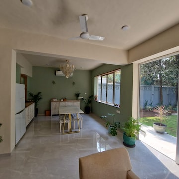 Living Room in 6+ BHK Independent House at Lokhandwala Premium Towers, Lokhandwala Complex – for Sale