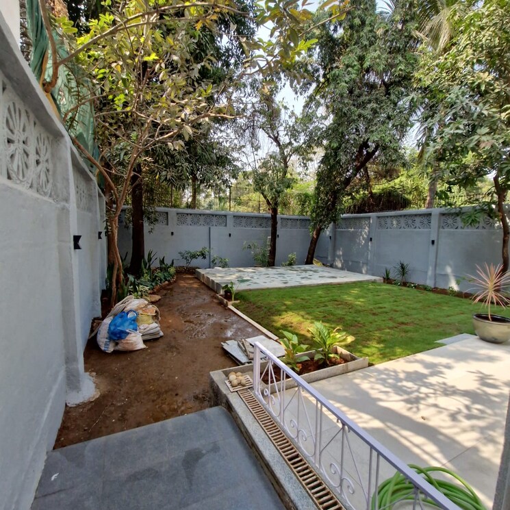 Garden, lokhandwala-premium-towers 6+ Bedroom 6150 Sq.Ft. Independent House In Lokhandwala Complex Mumbai 9077297