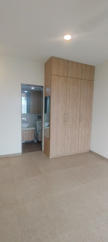 Room in 2 BHK Apartment at Kanakia Silicon Valley, Powai – for Rent